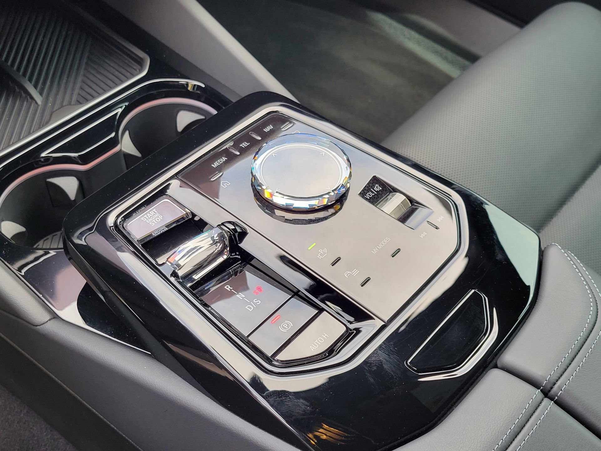 Used 2024 BMW 540i xDrive w/ Executive Package image 23