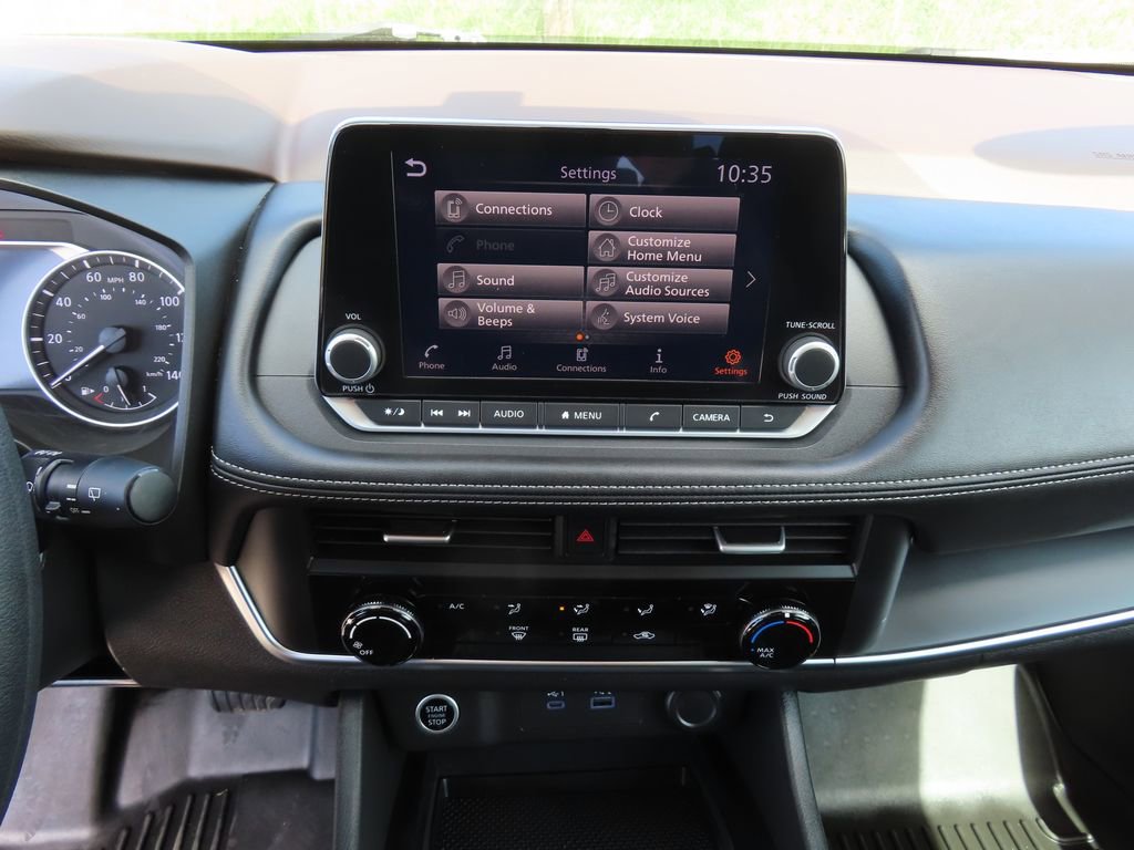 Used 2023 Nissan Rogue S AWD/4WD image 10