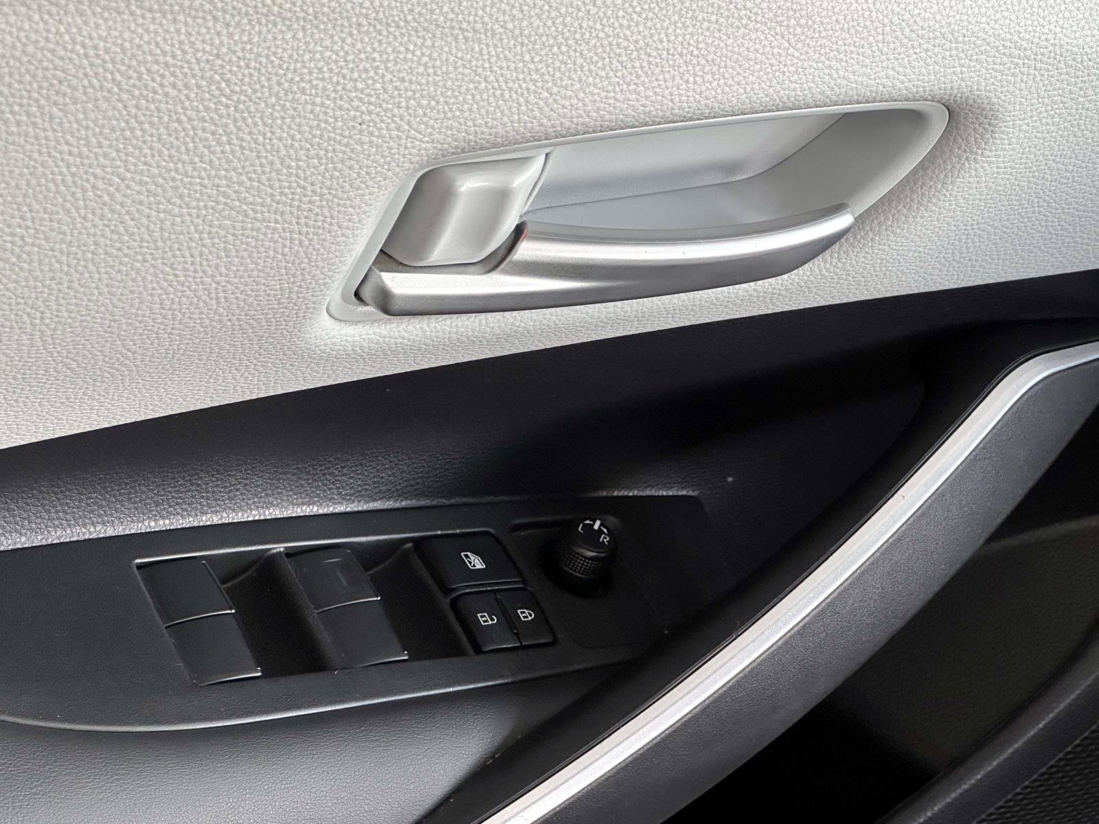 Used 2022 Toyota Corolla SE FWD image 8