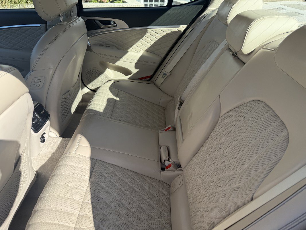 Used 2019 Genesis G70 3.3T Design AWD/4WD image 18
