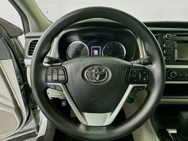 Used 2019 Toyota Highlander LE image 14