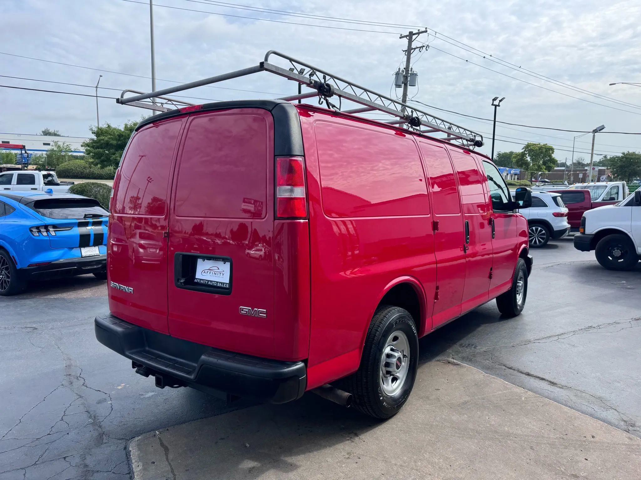 Used 2017 GMC Savana 3500 Regular Van 3D image 5