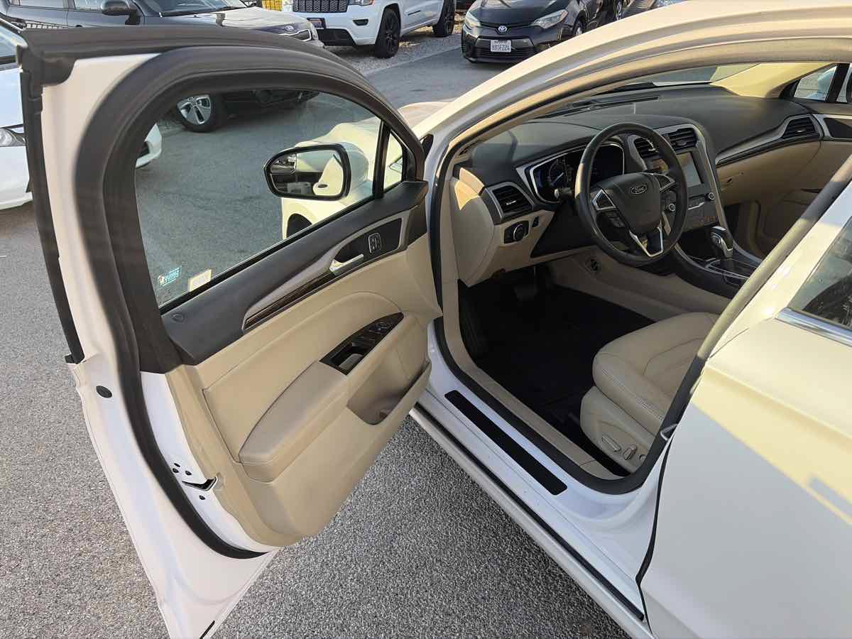 Used 2013 Ford Fusion SE FWD image 6