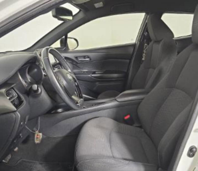 Used 2018 Toyota C-HR XLE image 9