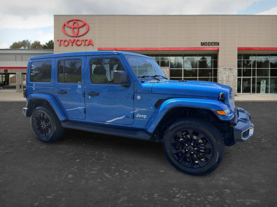 Used 2024 Jeep Wrangler Unlimited Sahara w/ Safety Group AWD/4WD image 3