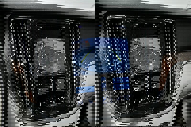 Used 2021 Volvo S60 T6 Momentum w/ Premium Package image 32