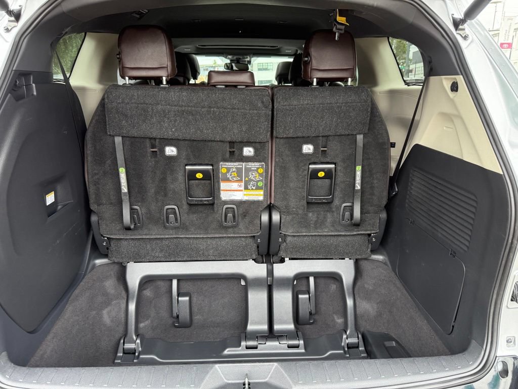Used 2024 Toyota Sienna Platinum AWD/4WD image 9