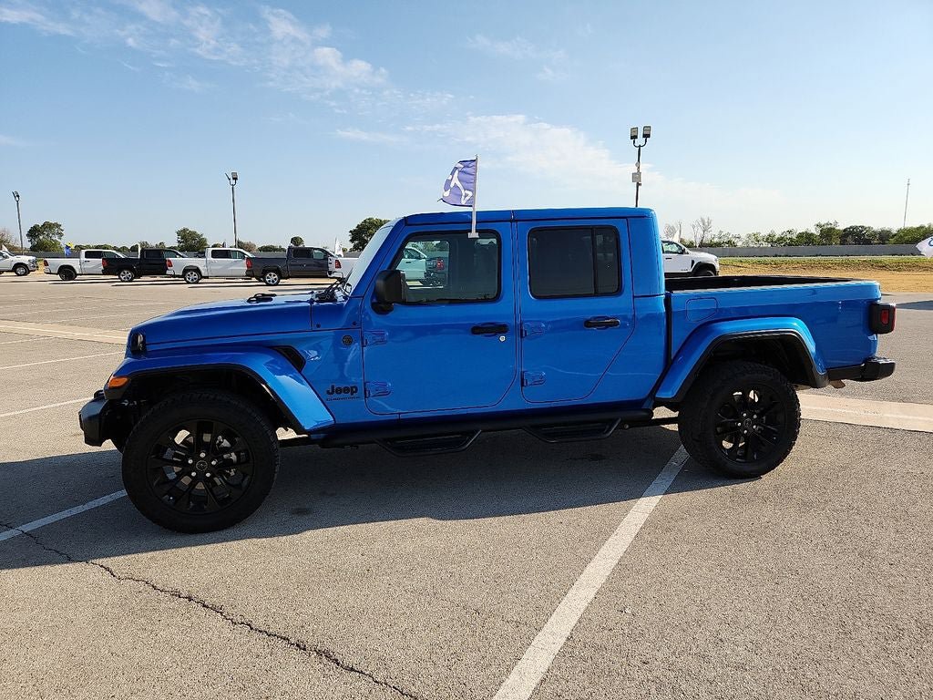 Used 2024 Jeep Gladiator Sport AWD/4WD image 2