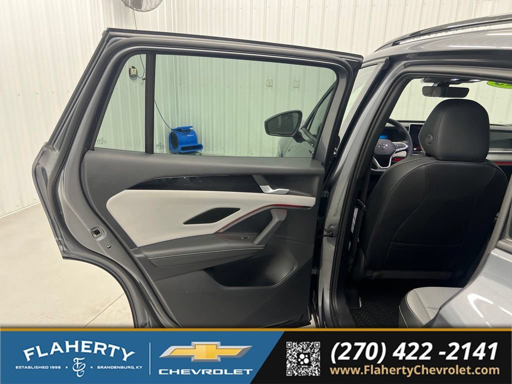 Used 2025 Volkswagen Tiguan SE R-Line AWD/4WD image 10
