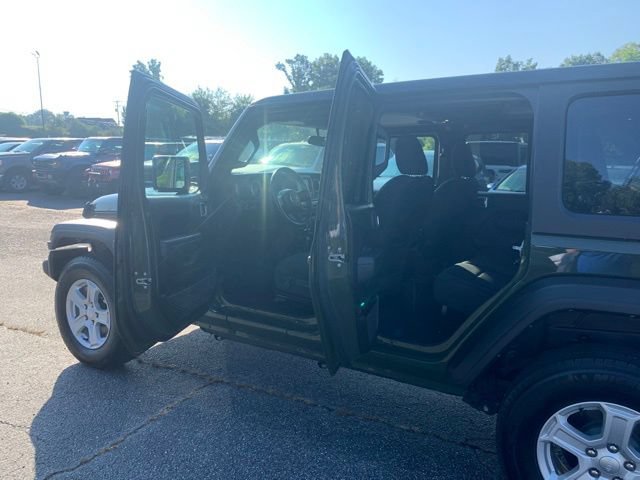 Used 2022 Jeep Wrangler Unlimited Sport AWD/4WD image 19