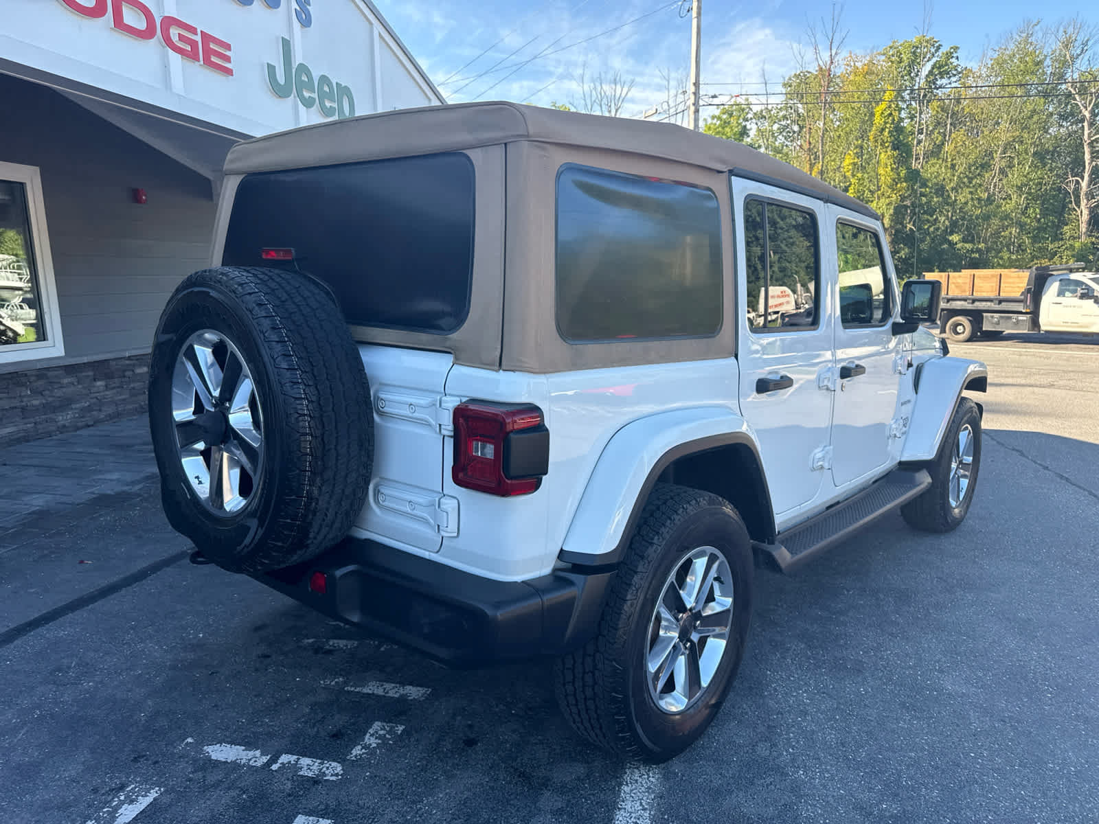 Certified 2021 Jeep Wrangler Unlimited Sahara AWD/4WD image 3