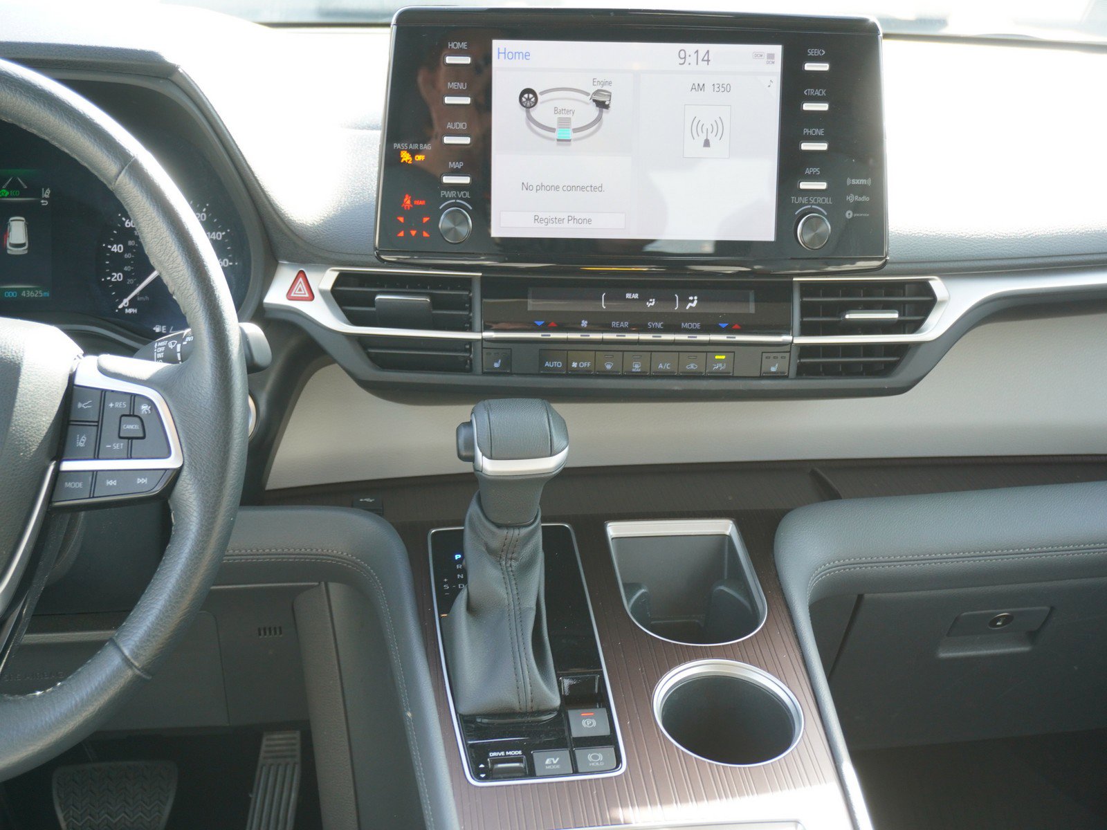 Used 2023 Toyota Sienna XLE image 18