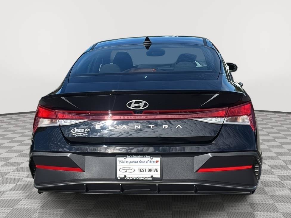 Certified 2025 Hyundai Elantra Sport FWD image 6