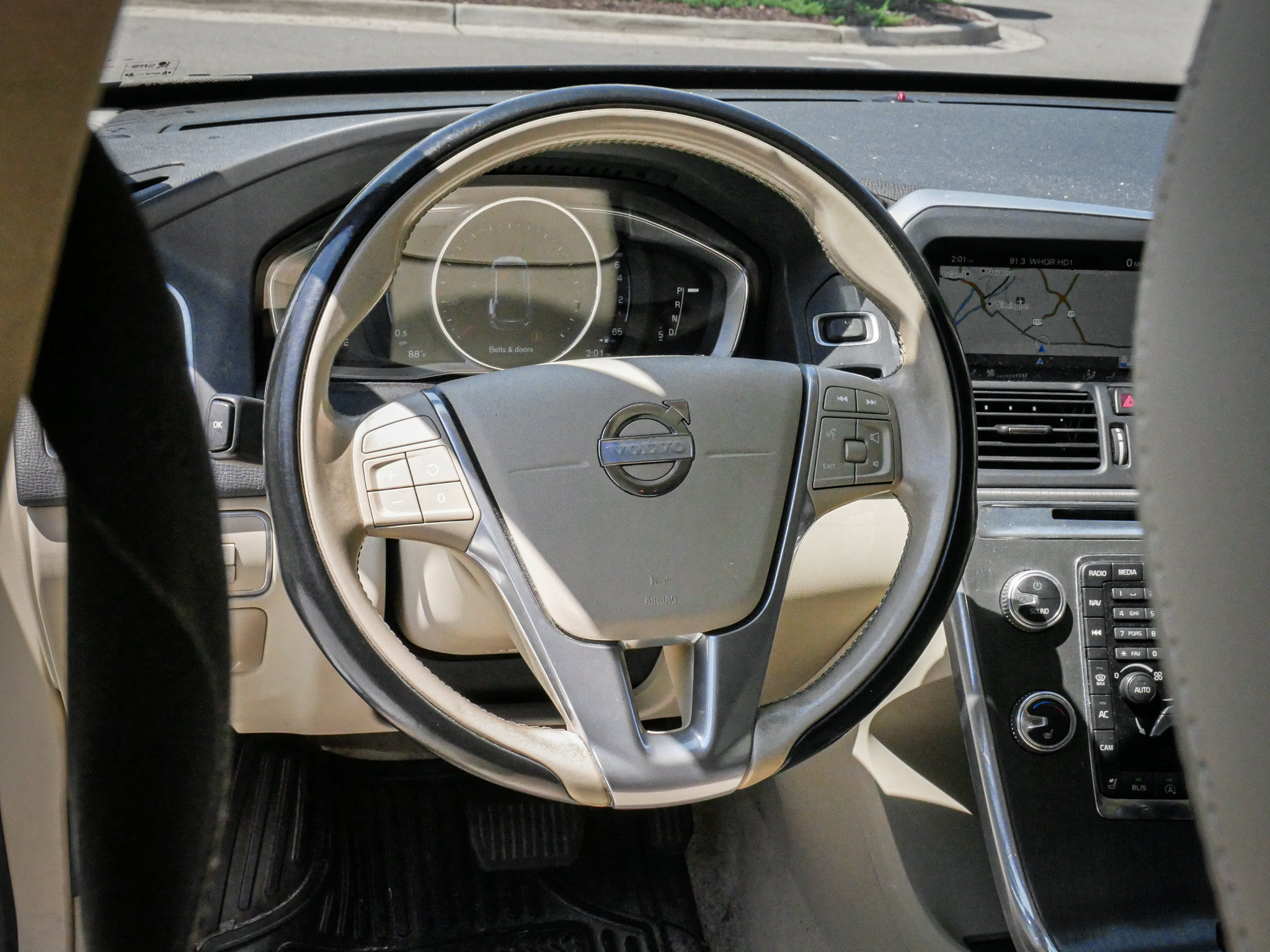 Used 2015 Volvo XC60 T5 Premier w/ Proximity Package FWD image 6