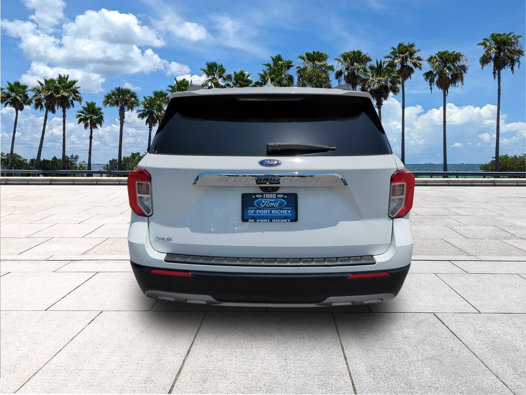Certified 2021 Ford Explorer XLT w/ Equipment Group 202A RWD image 7