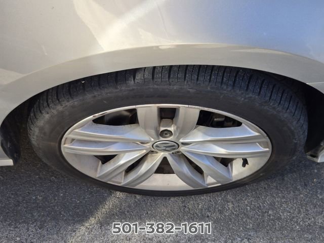 Used 2018 Volkswagen Passat 2.0T SEL Premium FWD image 9