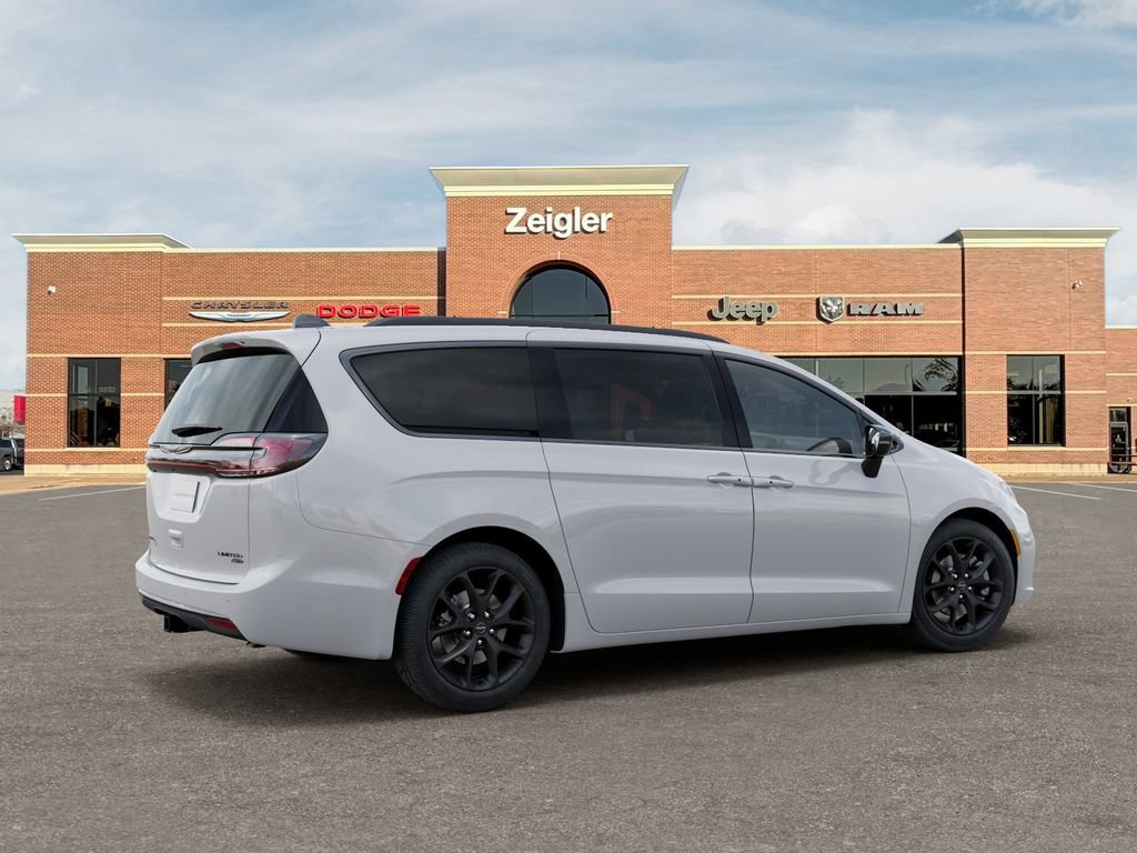 New 2026 Chrysler Pacifica Limited w/ S Appearance Package AWD/4WD image 4