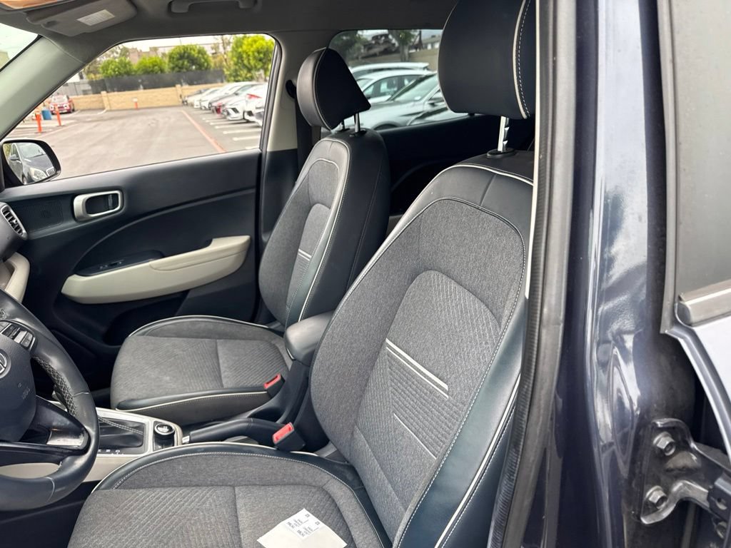 Certified 2021 Hyundai Venue FWD image 7