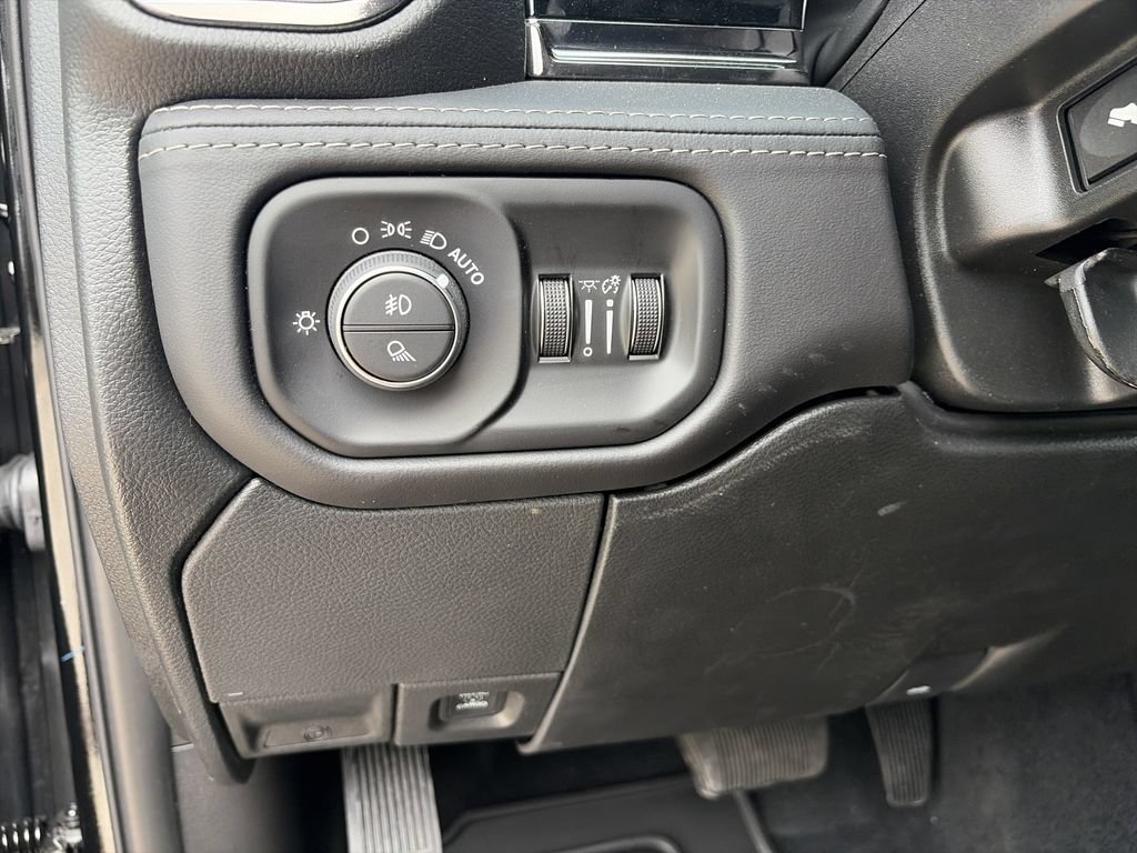 New 2026 RAM 2500 Limited AWD/4WD image 19