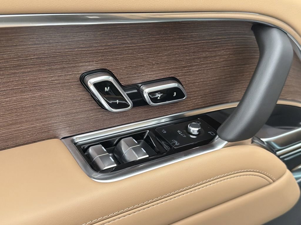 New 2026 Land Rover Range Rover Long Wheelbase SE image 21