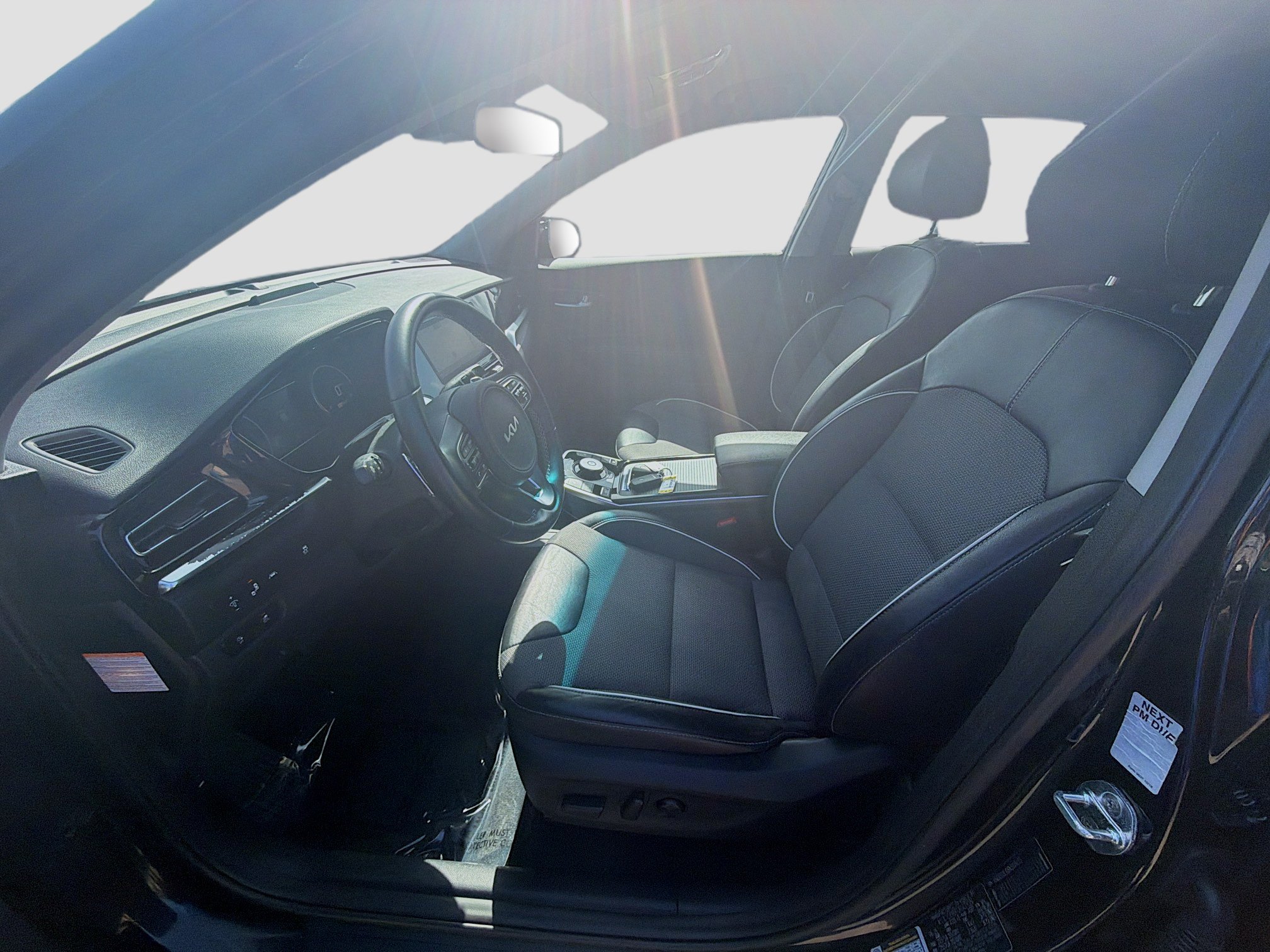 Used 2022 Kia Niro EX image 17