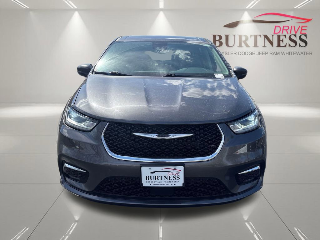 Used 2023 Chrysler Pacifica Touring-L image 3
