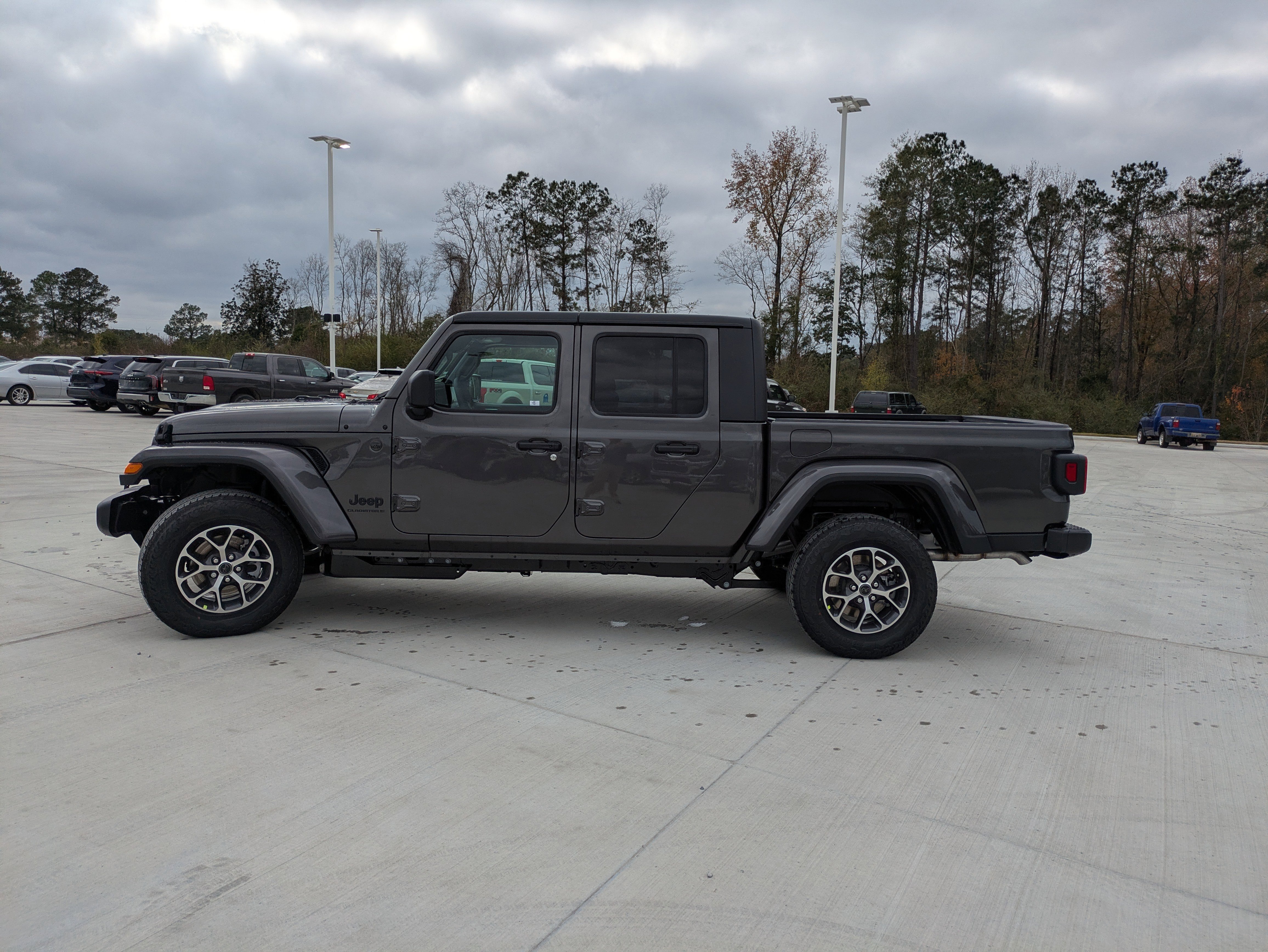New 2026 Jeep Gladiator Sport AWD/4WD image 4