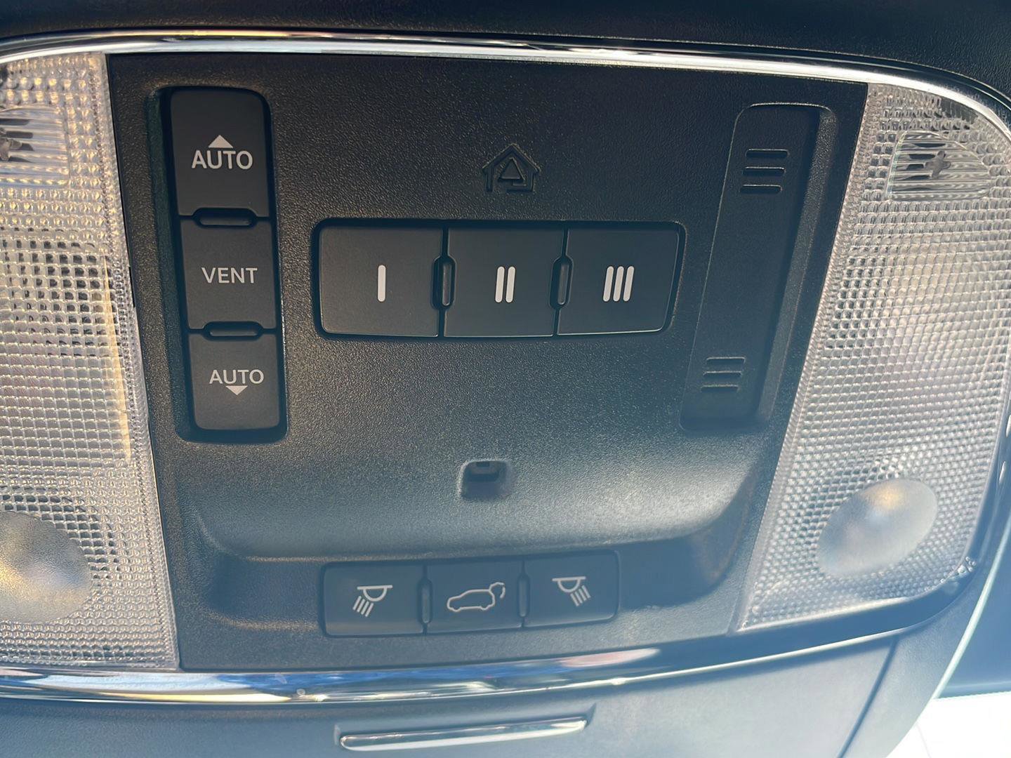 Used 2021 Jeep Grand Cherokee Laredo X AWD/4WD image 22