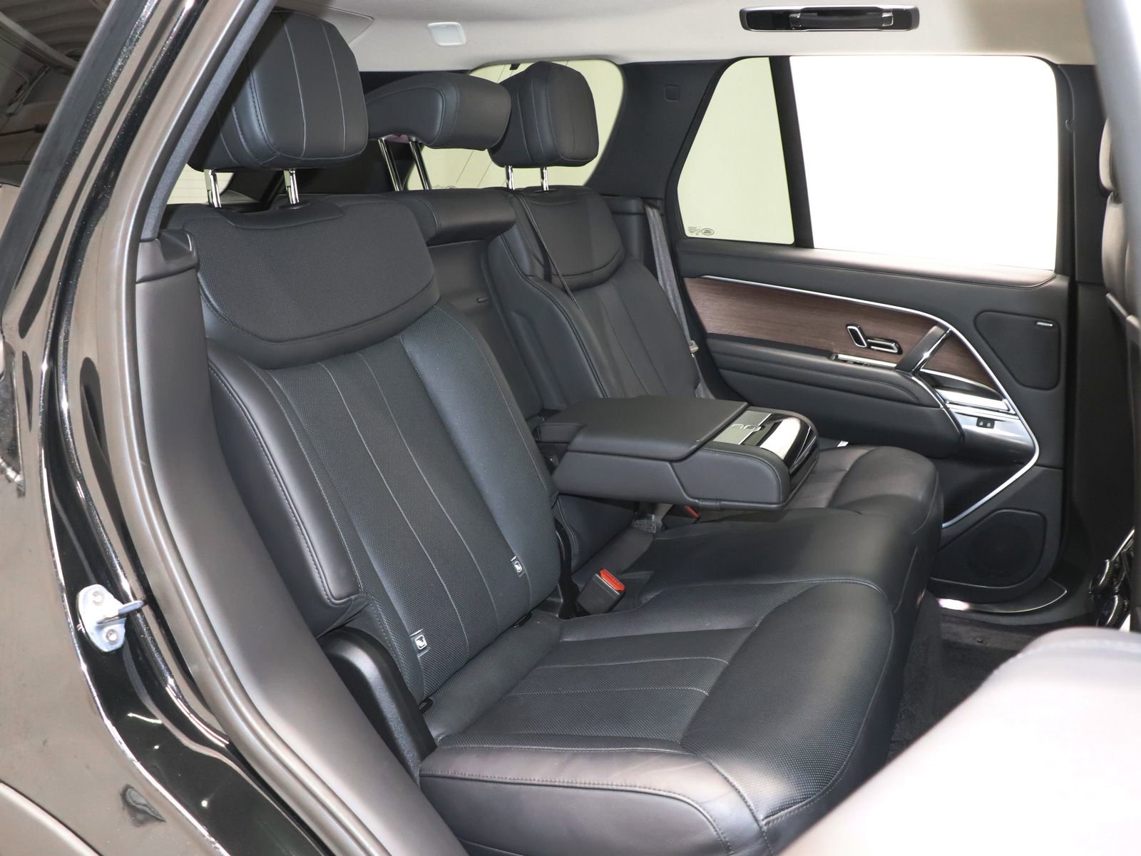 Used 2023 Land Rover Range Rover SE image 24