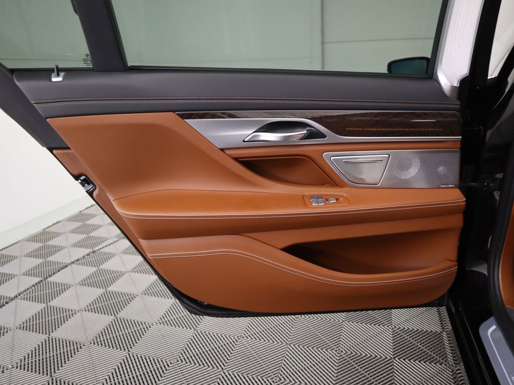 Used 2019 BMW 750i w/ Executive Package image 27
