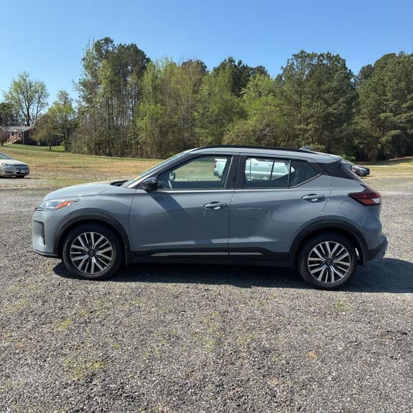 Used 2023 Nissan Kicks SR w/ SR Premium Package image 2
