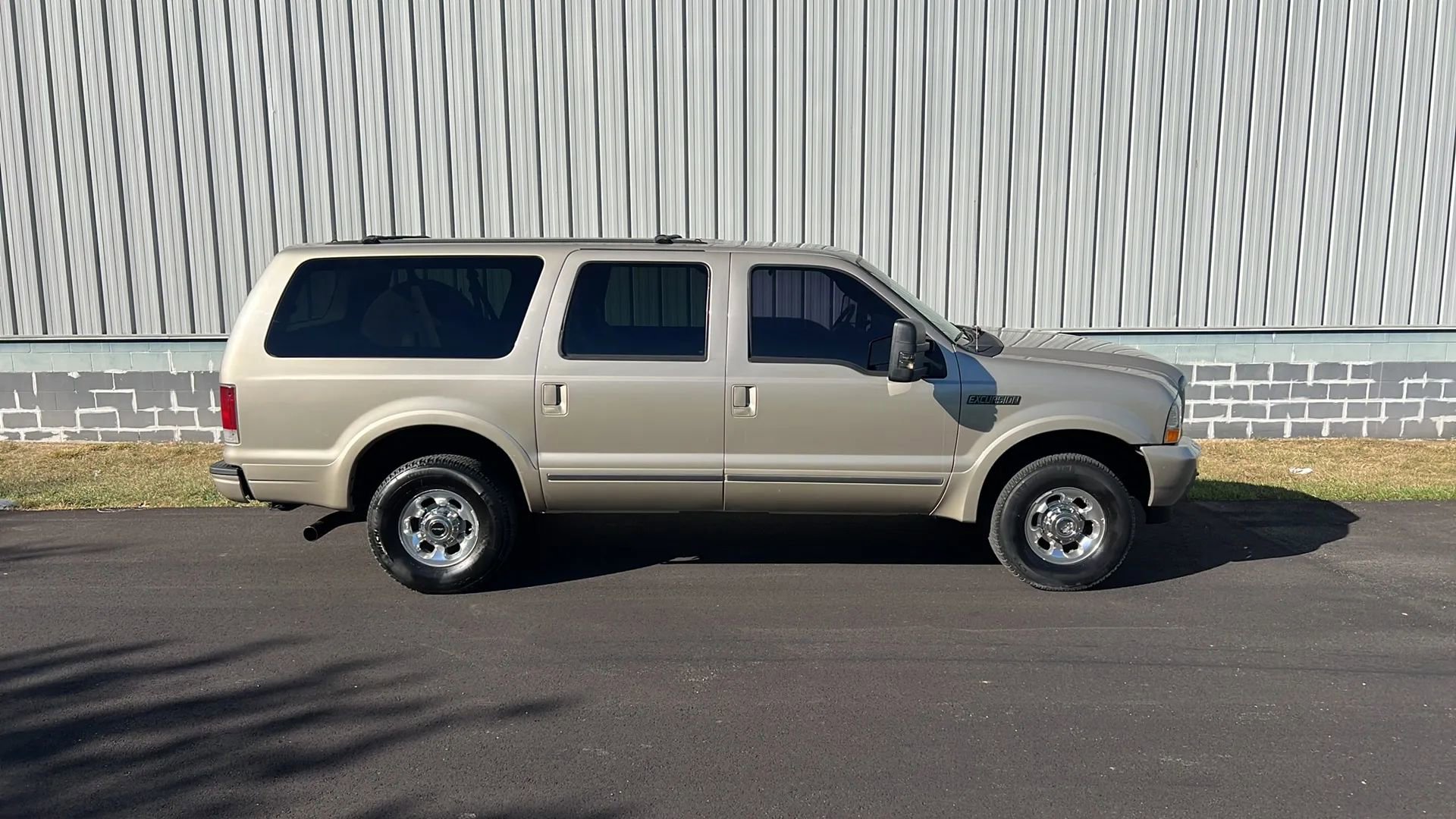 Used 2004 Ford Excursion Limited AWD/4WD image 3