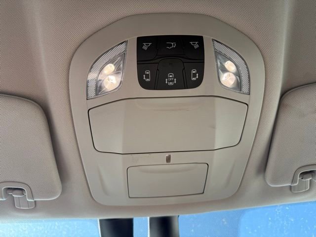 Used 2022 Chrysler Pacifica Touring-L image 15