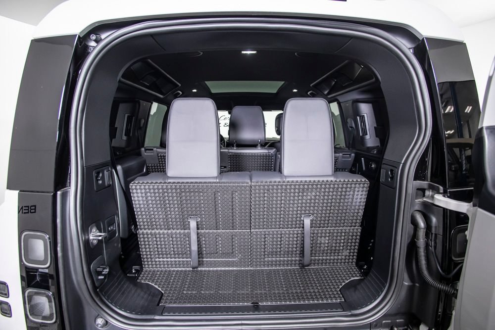 Used 2026 Land Rover Defender 110 X-Dynamic SE AWD/4WD image 8