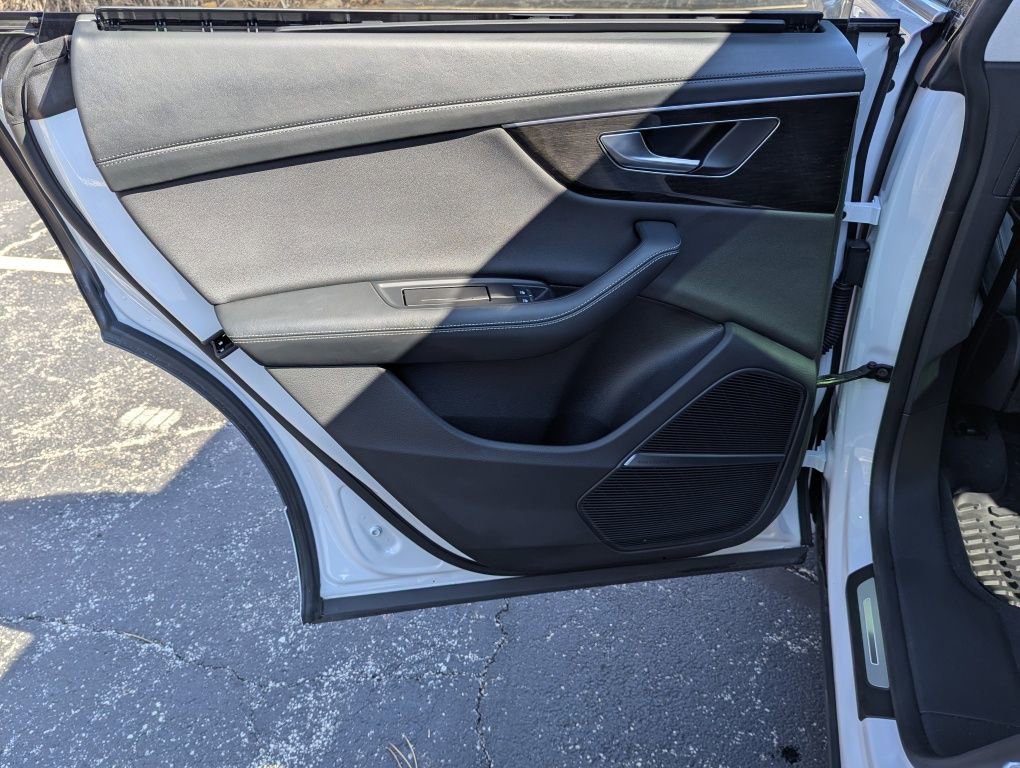 Used 2024 Audi Q8 Prestige image 26