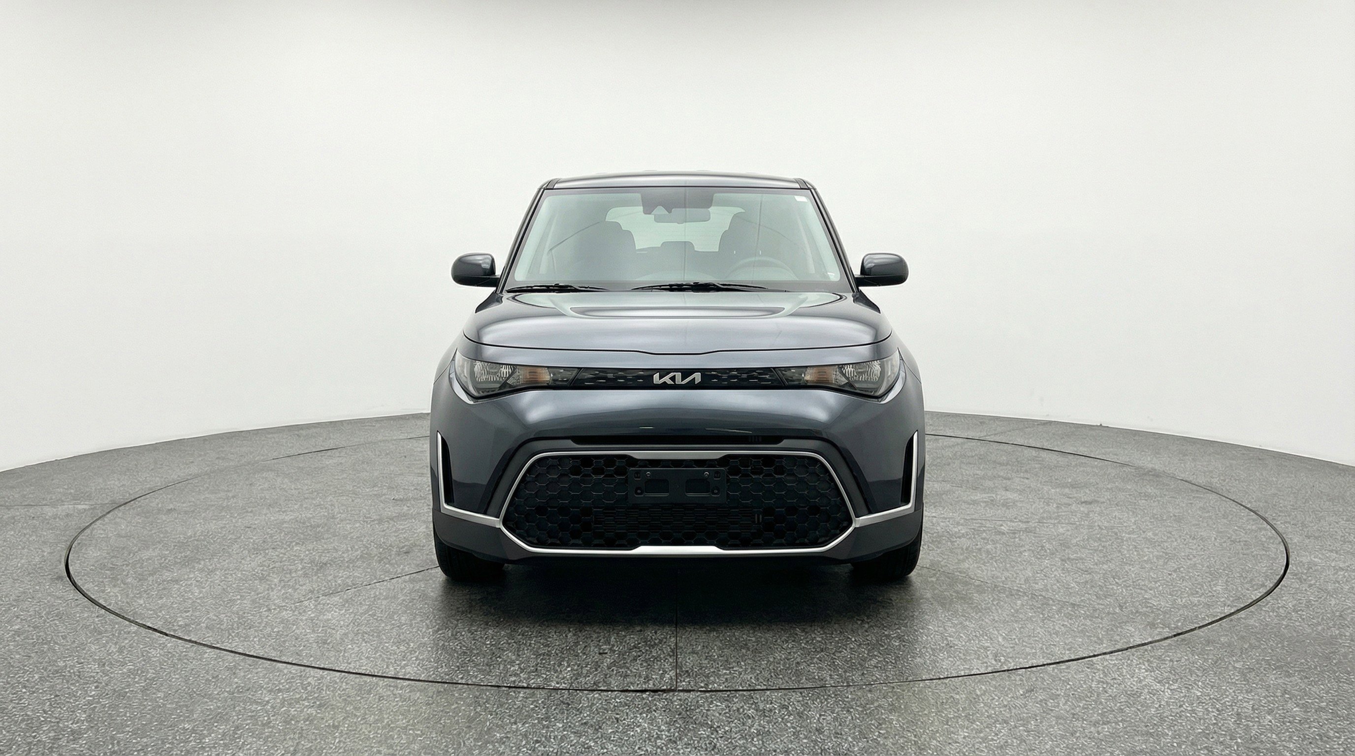 Used 2025 Kia Soul LX w/ LX Technology Package FWD image 2