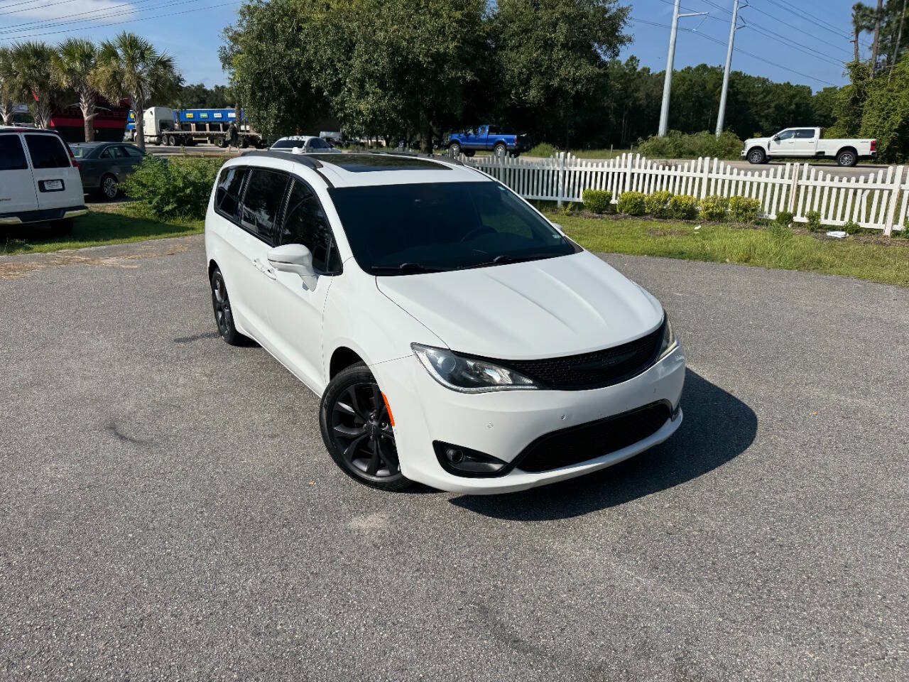Used 2019 Chrysler Pacifica Limited w/ Advanced Safetytec Group FWD image 40
