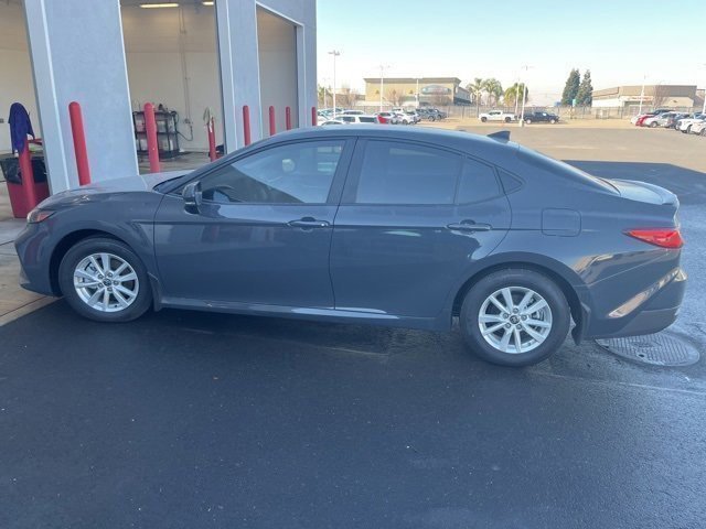 Used 2025 Toyota Camry SE image 8