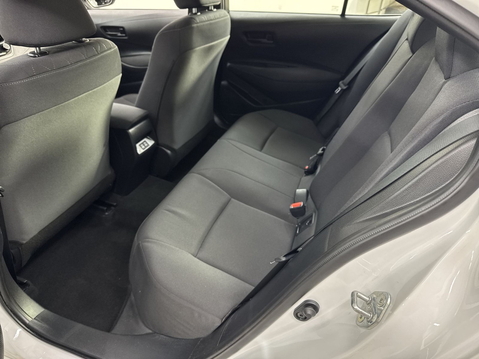 Used 2025 Toyota Corolla LE FWD image 36