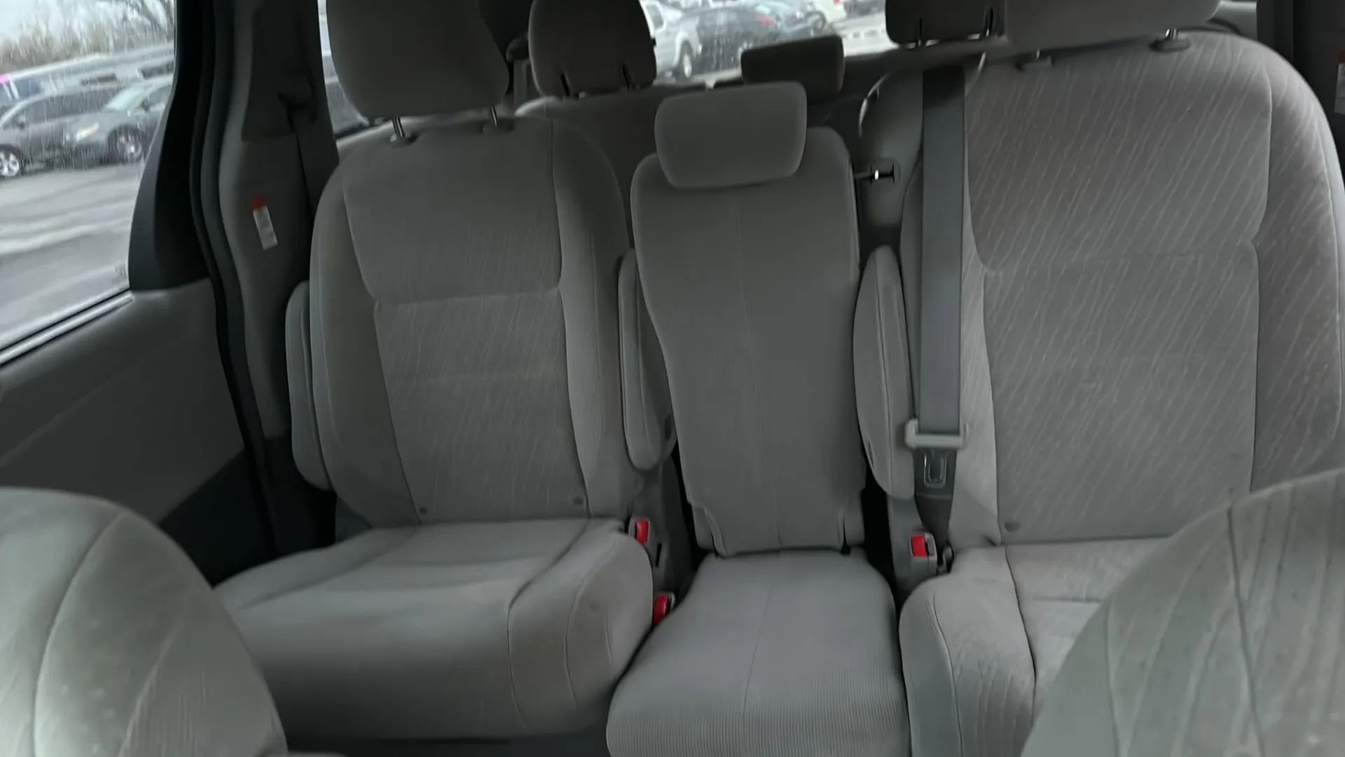 Used 2018 Toyota Sienna LE image 29