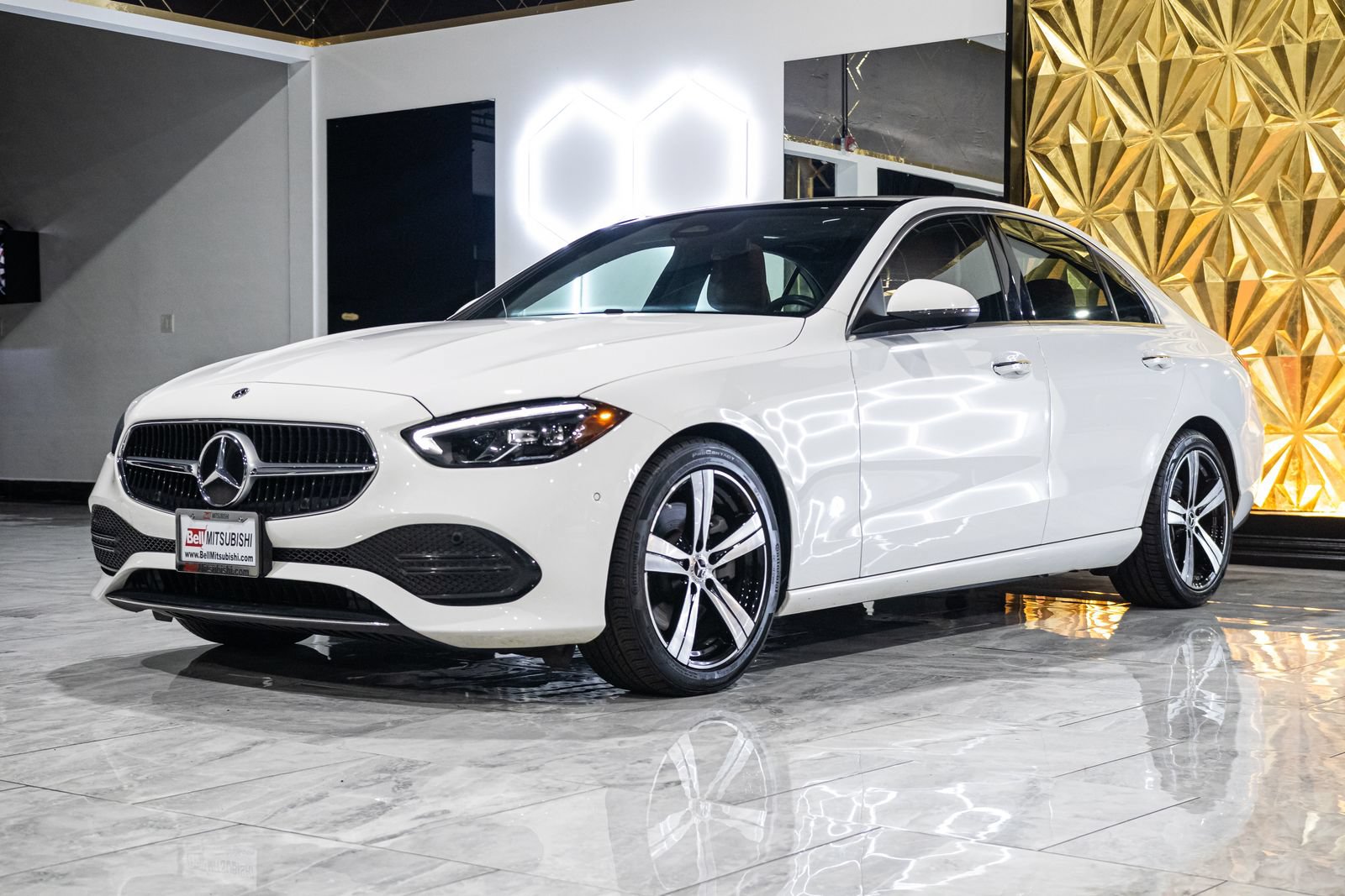 Used 2025 Mercedes-Benz C 300 4MATIC Sedan image 4