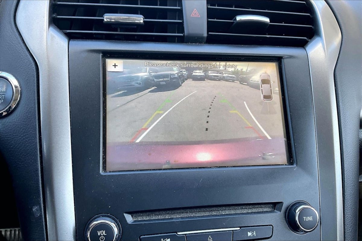 Used 2017 Ford Fusion SE w/ Equipment Group 201A FWD image 21
