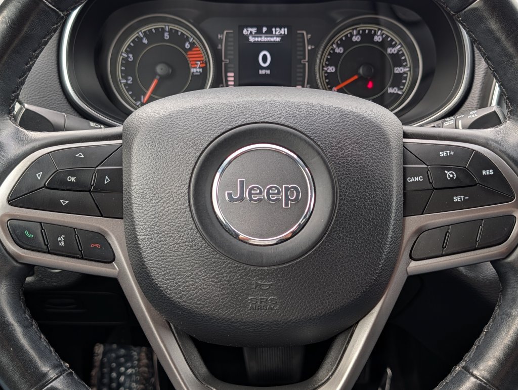 Used 2019 Jeep Cherokee Latitude w/ Comfort & Convenience Group AWD/4WD image 23