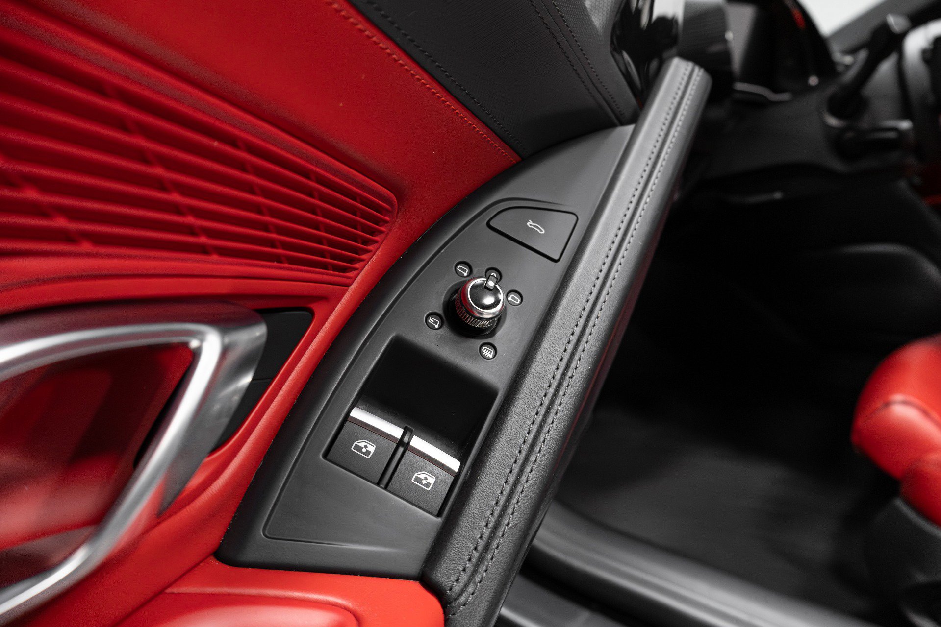 Used 2018 Audi R8 V10 w/ Premium Package image 47