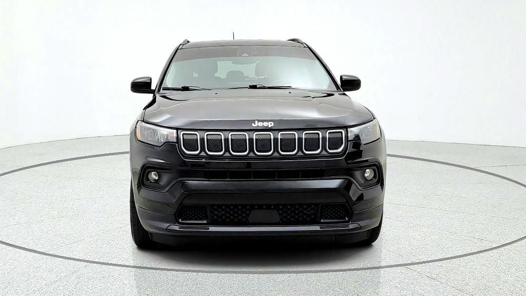 Used 2022 Jeep Compass Latitude FWD image 2