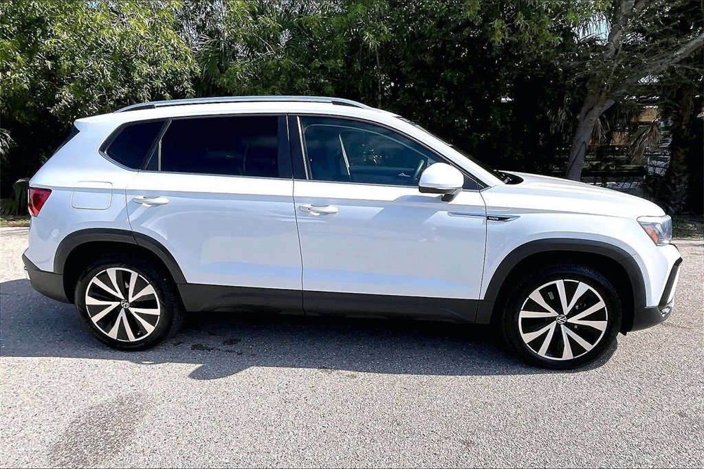 Certified 2022 Volkswagen Taos SE image 4