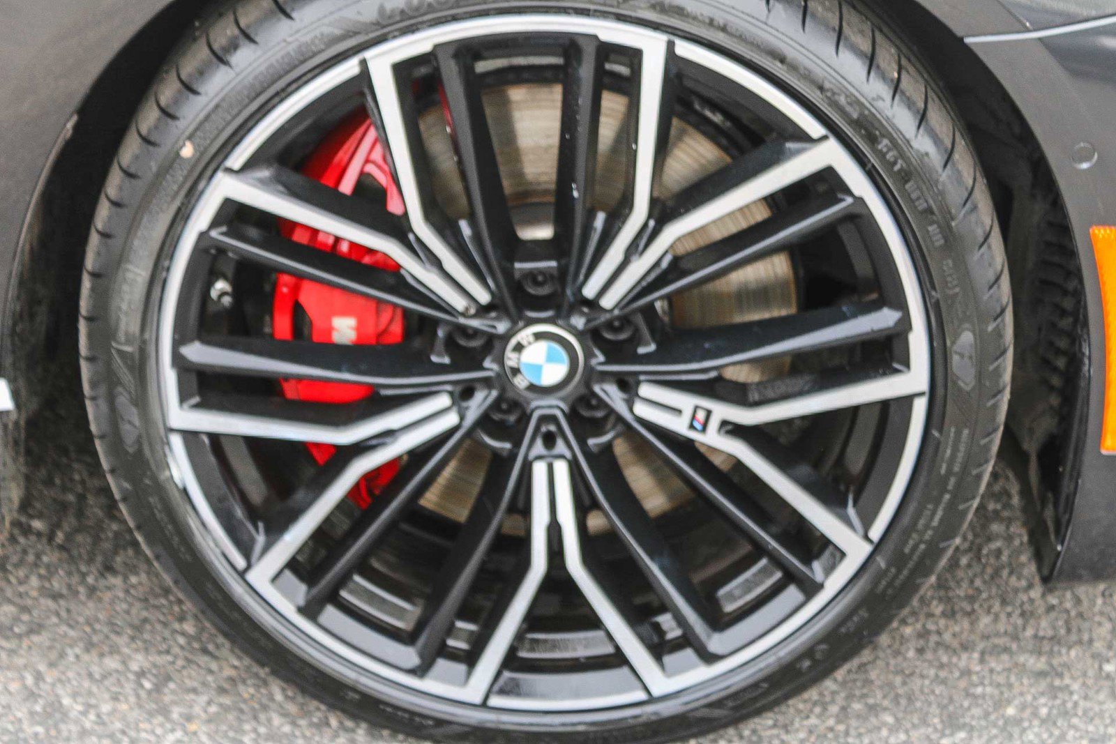 Used 2023 BMW M550i xDrive image 10