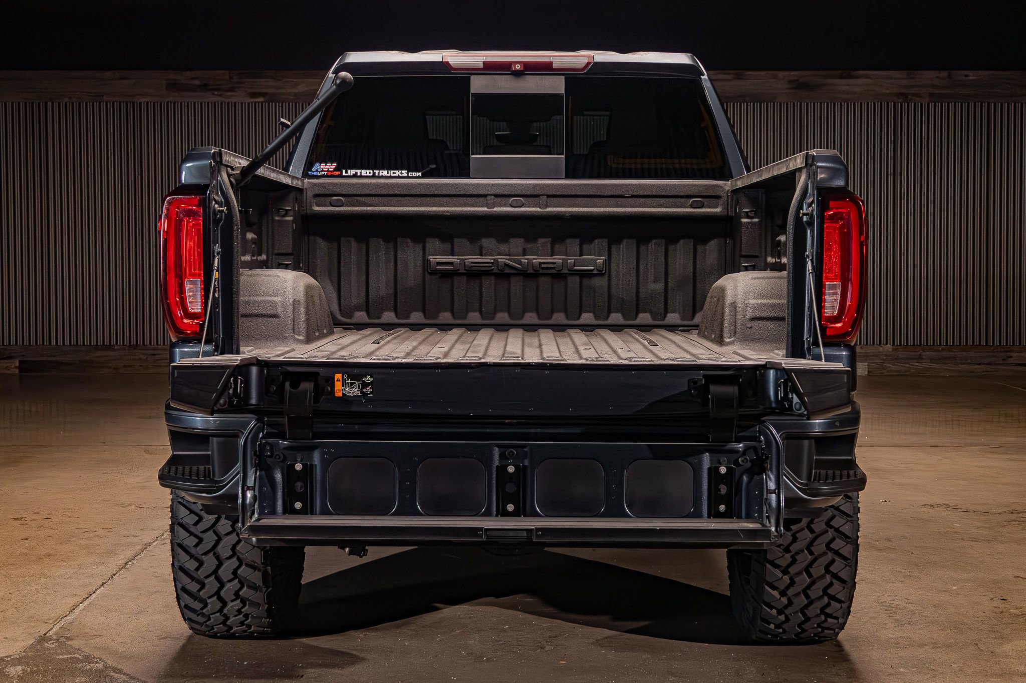 Used 2019 GMC Sierra 1500 Denali w/ Denali Ultimate Package AWD/4WD image 9