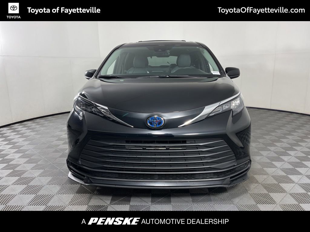 Used 2025 Toyota Sienna LE w/ LE Plus Package image 19