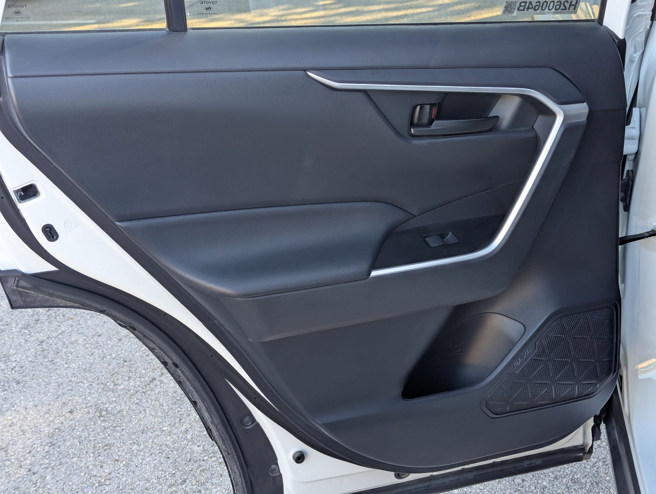 Used 2022 Toyota RAV4 LE image 16